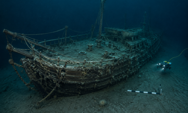 HMS Erebus Beneath the Arctic Sea HMS Erebus wreck under Arctic water revealing the Franklin expedition mystery